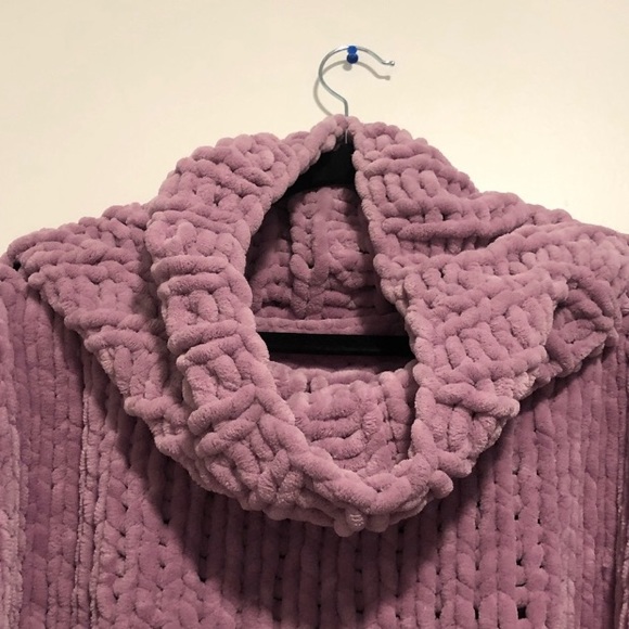 (281) Handmade Chunky Knit Sweater - Picture 2 of 4